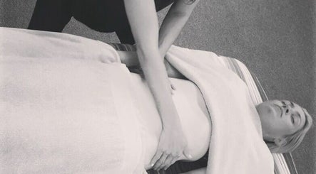 Aialu Massage image 3