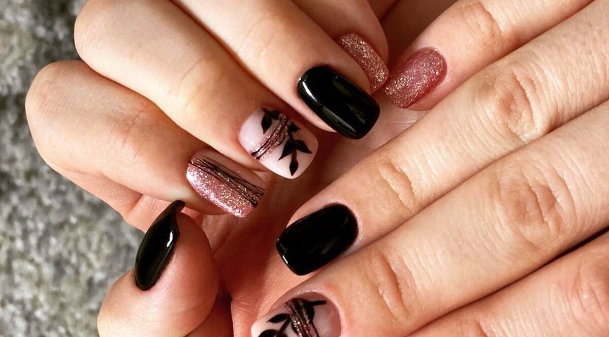 Elegant nail art at MatNails Beauty The St. Botolph Building in London, England, GB with glitter and black designs.