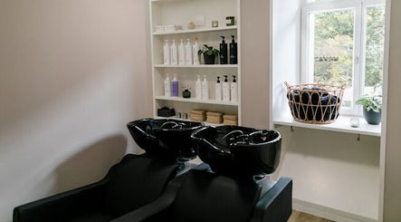 hình ảnh 3 của Marios Tsikrikas Hair Artist