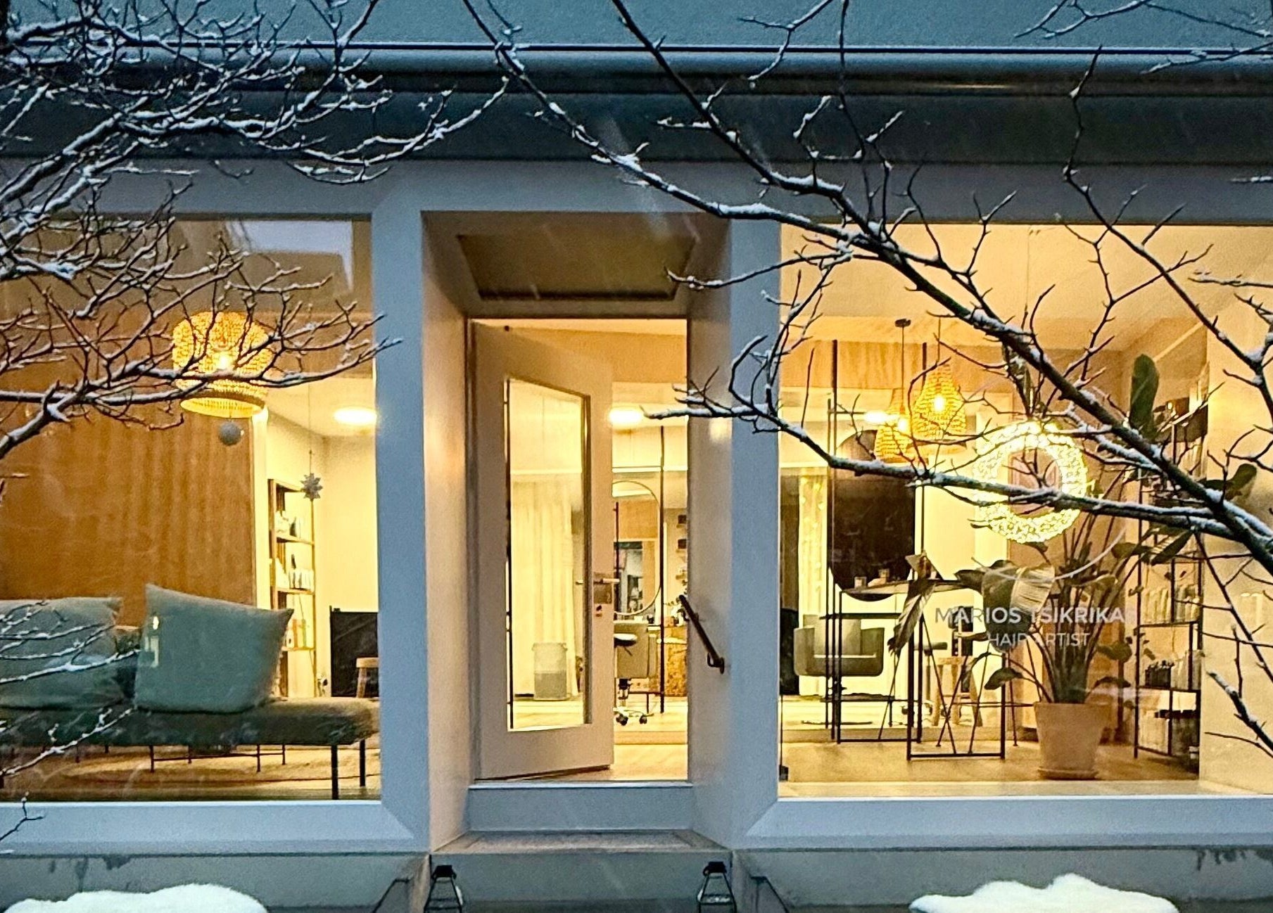 Front view of Marios Tsikrikas Hair Artist salon warmly lit, located in Zürich, Zürich, CH.