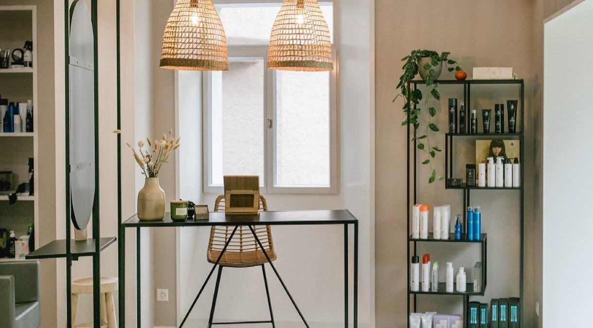 Stylish studio interior at Marios Tsikrikas Hair Artist in Zürich, Zürich, CH with products and chic decor.