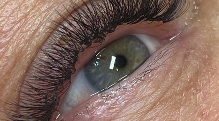 Bella Bronzed and Lashes afbeelding 3