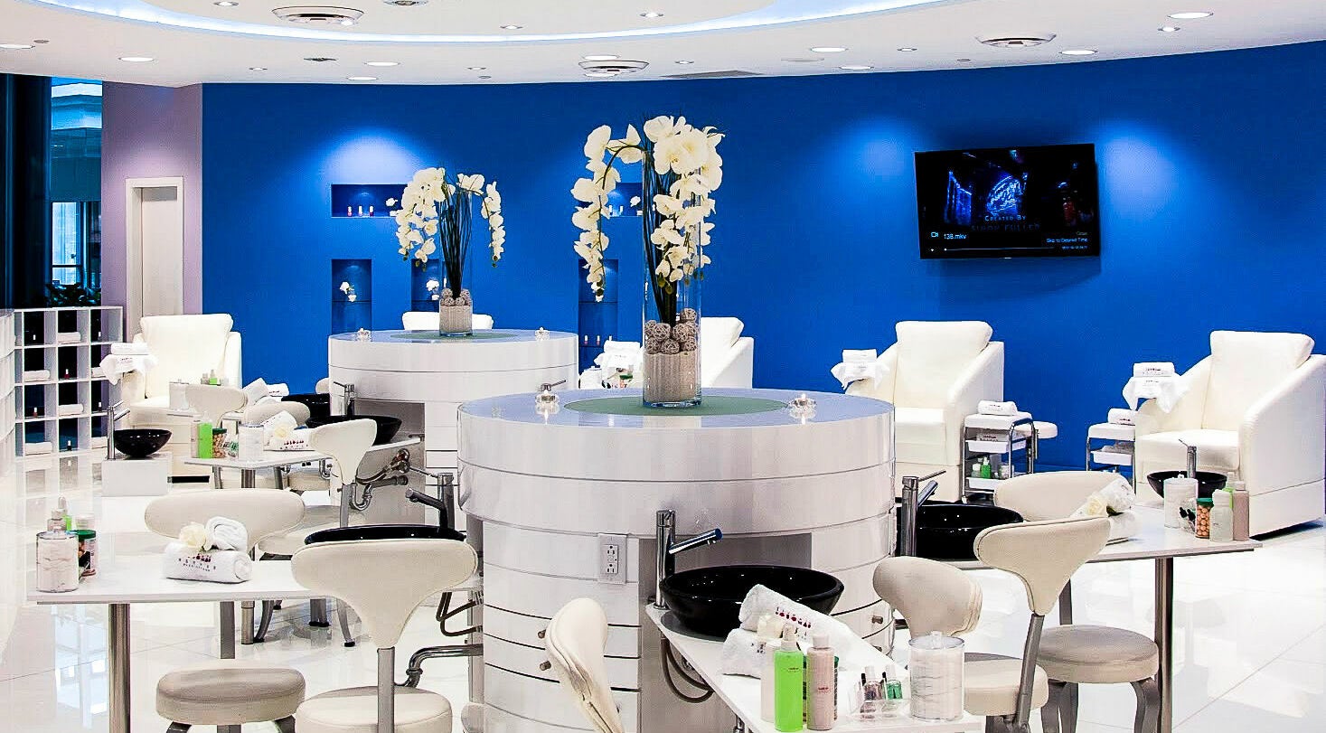 Elegant interior of NStyle Beauty Lounge in Montréal, Québec, CA with plush seating and modern design.