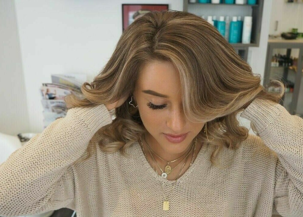 Stilfulde bølger hos Salon De Choix i København, Denmark, DK. Perfekt styling af moderne frisurer.