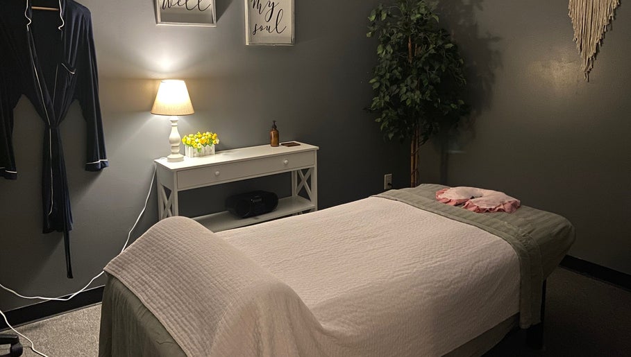 Tranquil massage room at Zhenni Spa, Murfreesboro, Tennessee, US, featuring a cozy bed and soft lighting.