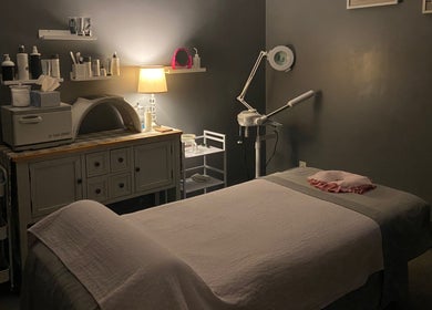 Calm treatment room at Zhenni Spa, Murfreesboro, Tennessee, US with massage bed and ambient lighting.