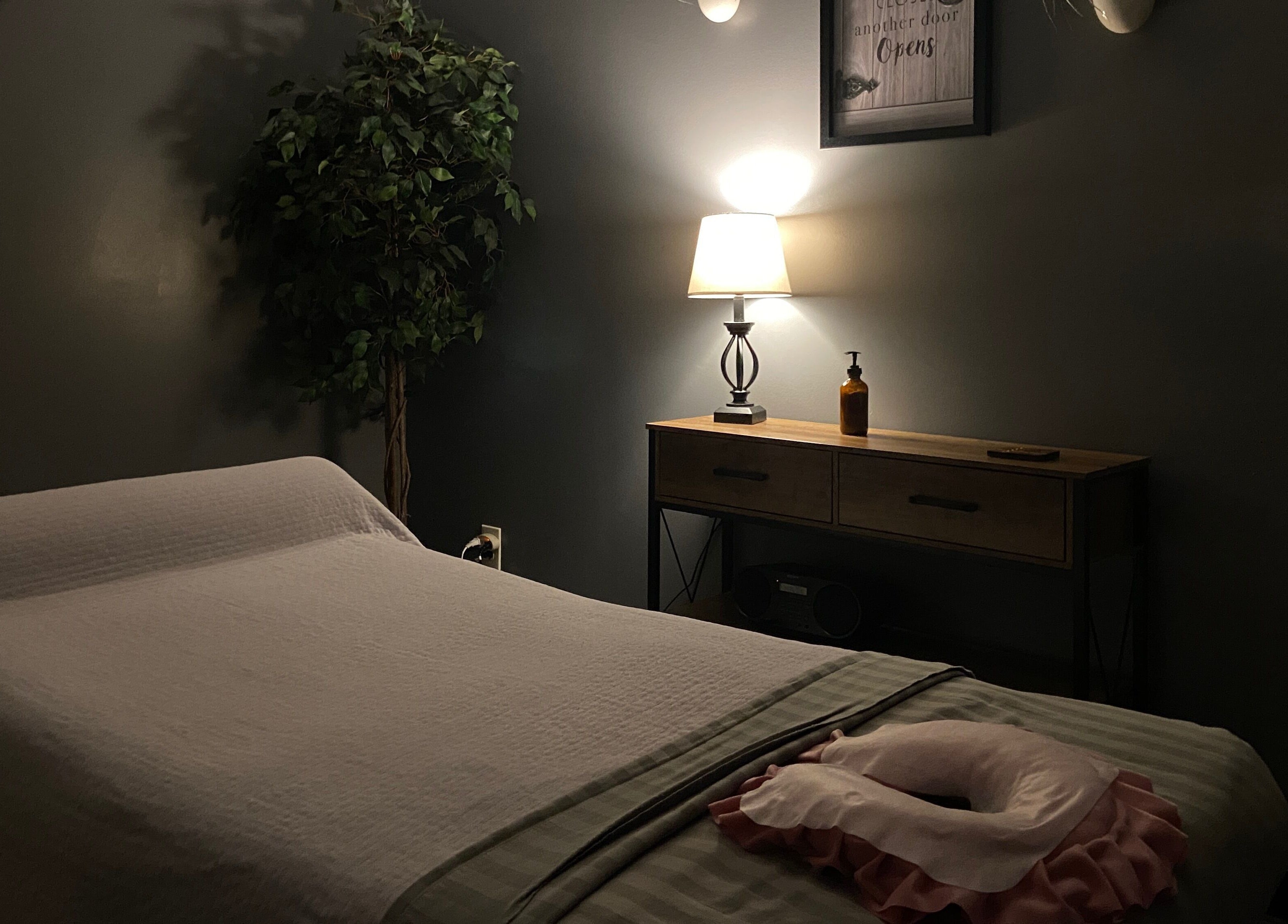 Tranquil massage room at Zhenni Spa, Murfreesboro, Tennessee, US, with soft lighting and cozy ambiance.