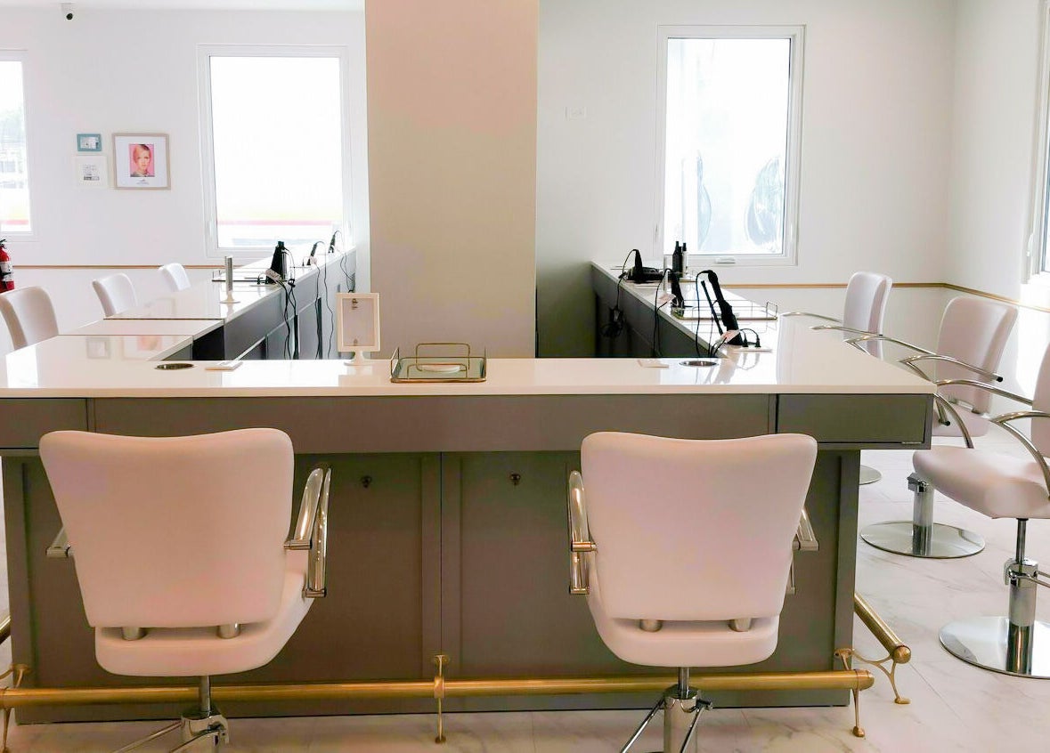 Modern chair setup at Blowbar salon in San Juan, San Juan, PR offering stylish beauty services.