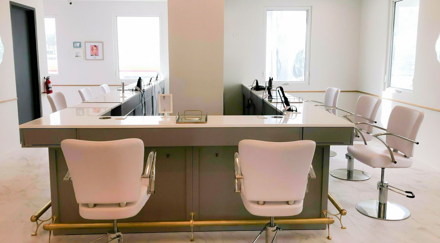 Modern chair setup at Blowbar salon in San Juan, San Juan, PR offering stylish beauty services.