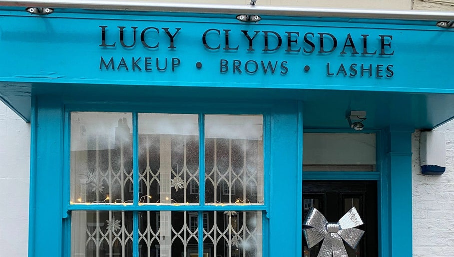 Lucy Clydesdale Makeup Brows Lashes Bild 1