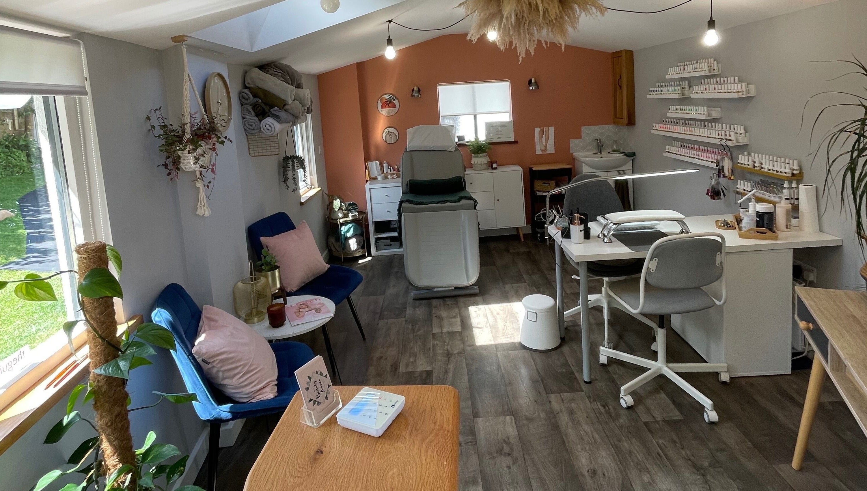 Relaxing beauty room at Beauty Annex Hemyock in Hemyock, England, GB with modern decor and treatment area.