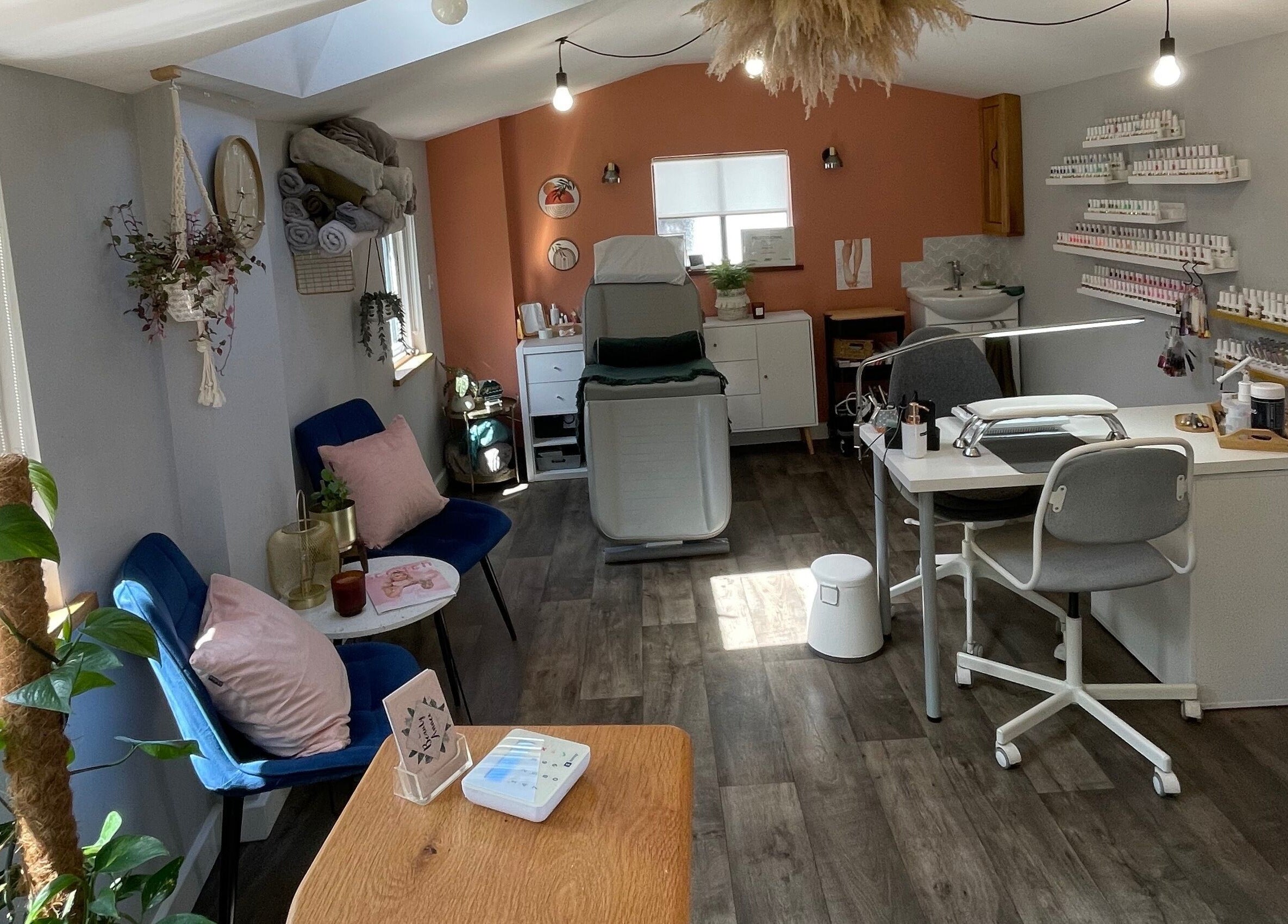 Relaxing beauty room at Beauty Annex Hemyock in Hemyock, England, GB with modern decor and treatment area.