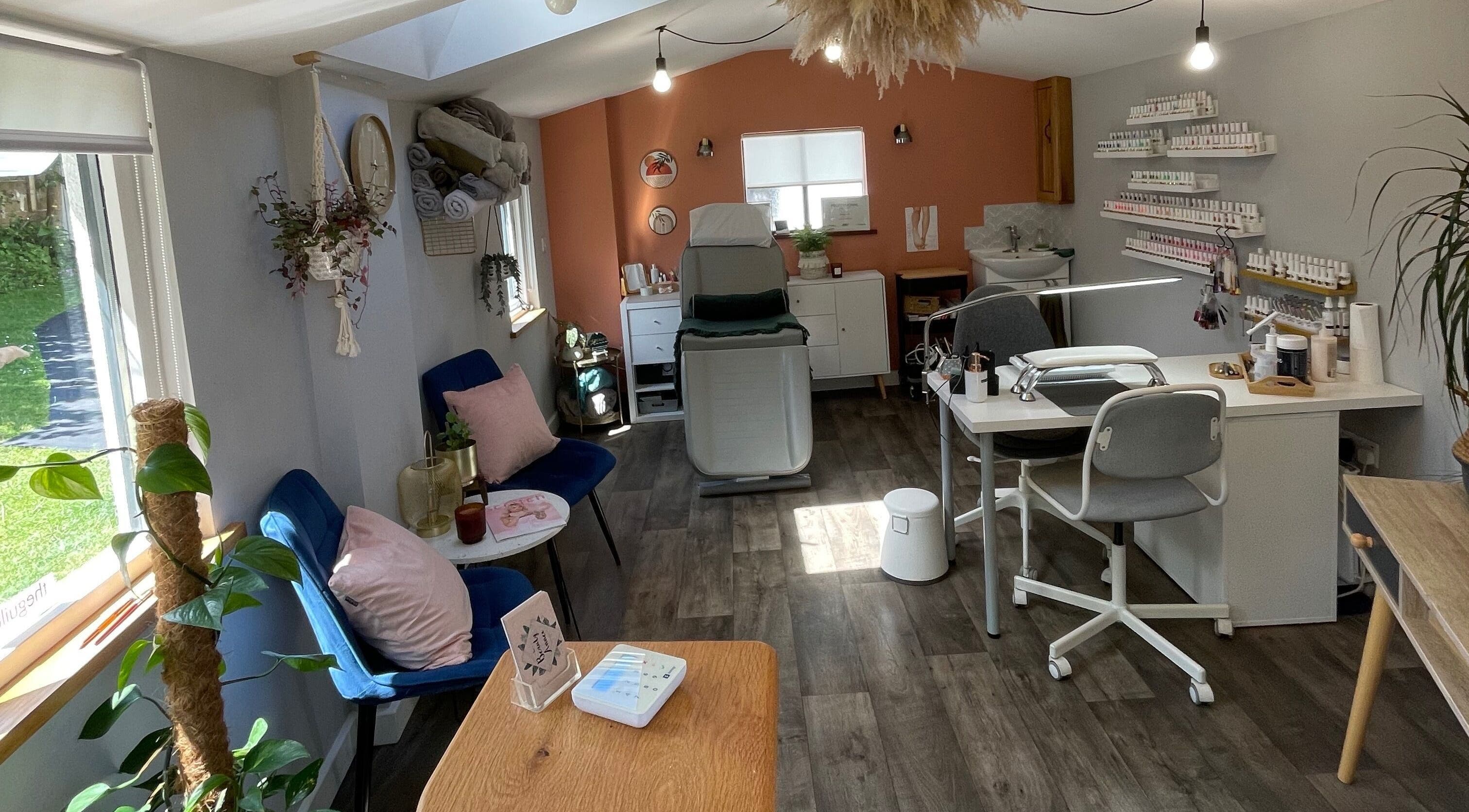 Relaxing beauty room at Beauty Annex Hemyock in Hemyock, England, GB with modern decor and treatment area.