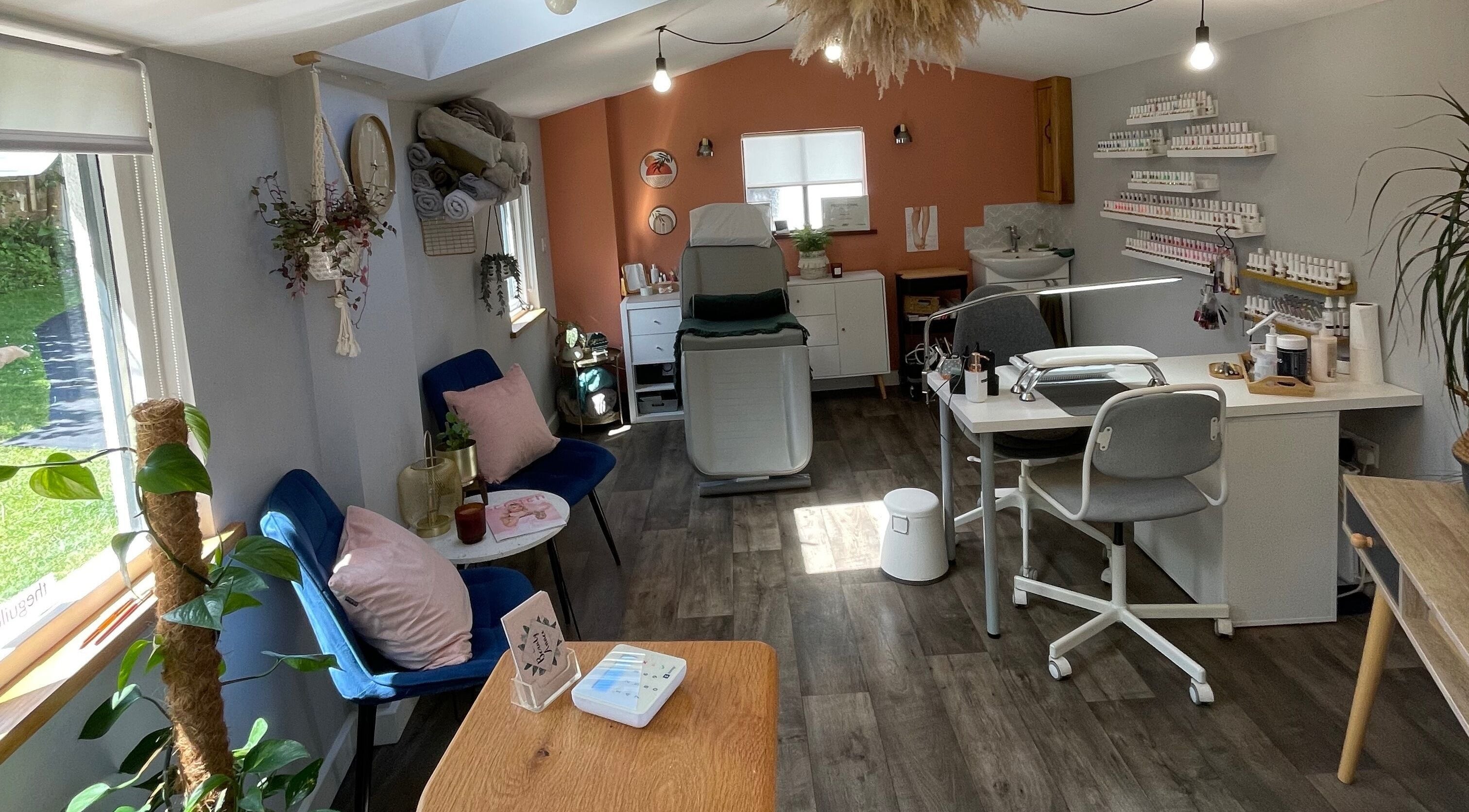 Relaxing beauty room at Beauty Annex Hemyock in Hemyock, England, GB with modern decor and treatment area.