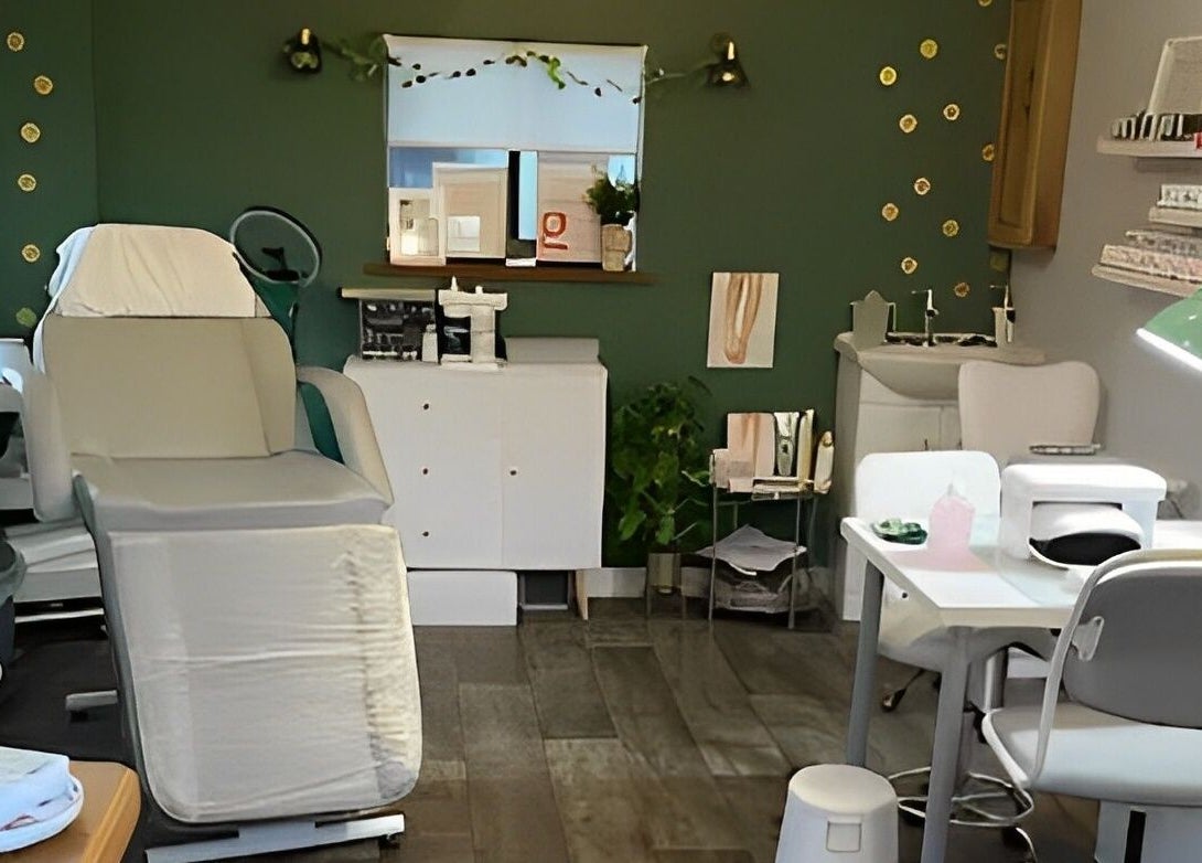 Beauty Annex Hemyock offers a tranquil spa room with green accents in Hemyock, England, GB.
