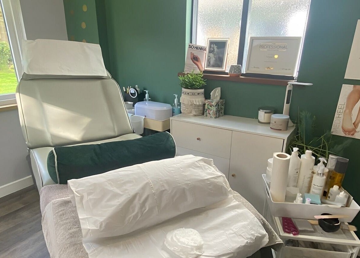 Relaxing treatment room at Beauty Annex Hemyock in Hemyock, England, GB, with soft lighting and tranquil decor.
