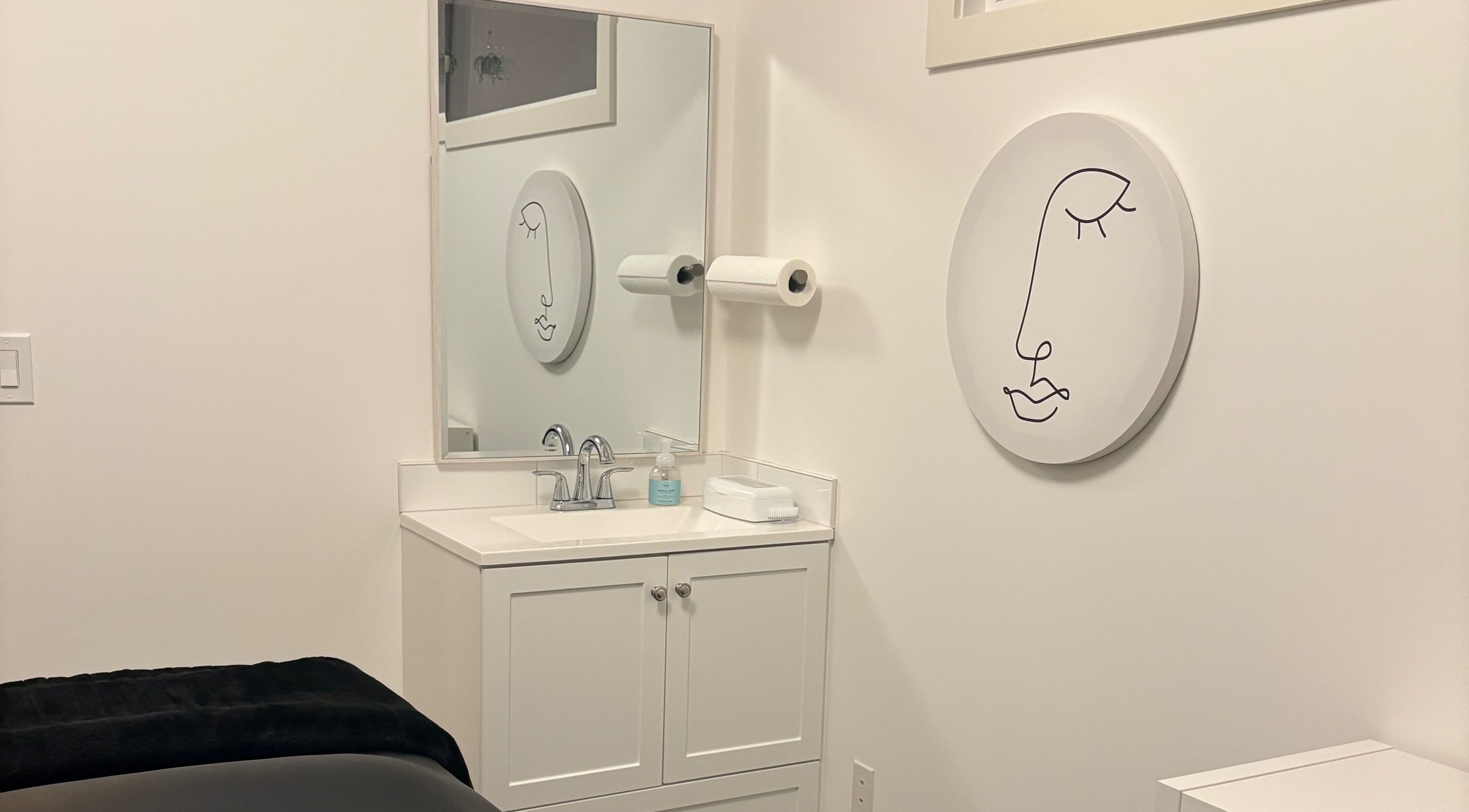 Modern treatment room at Lash Alley YYC in Calgary, Alberta, CA featuring minimal decor and a serene atmosphere.