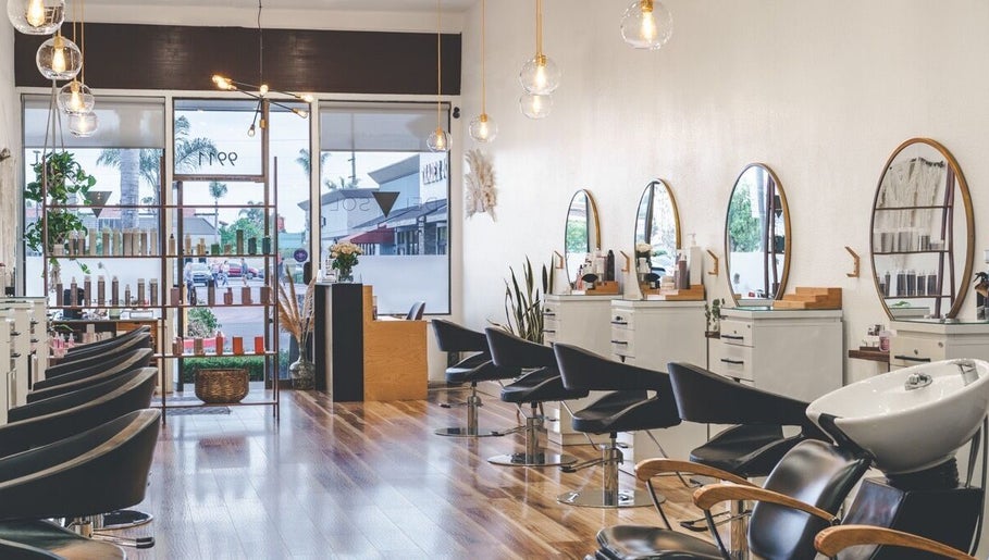 Del Sol Hair Studio image 1