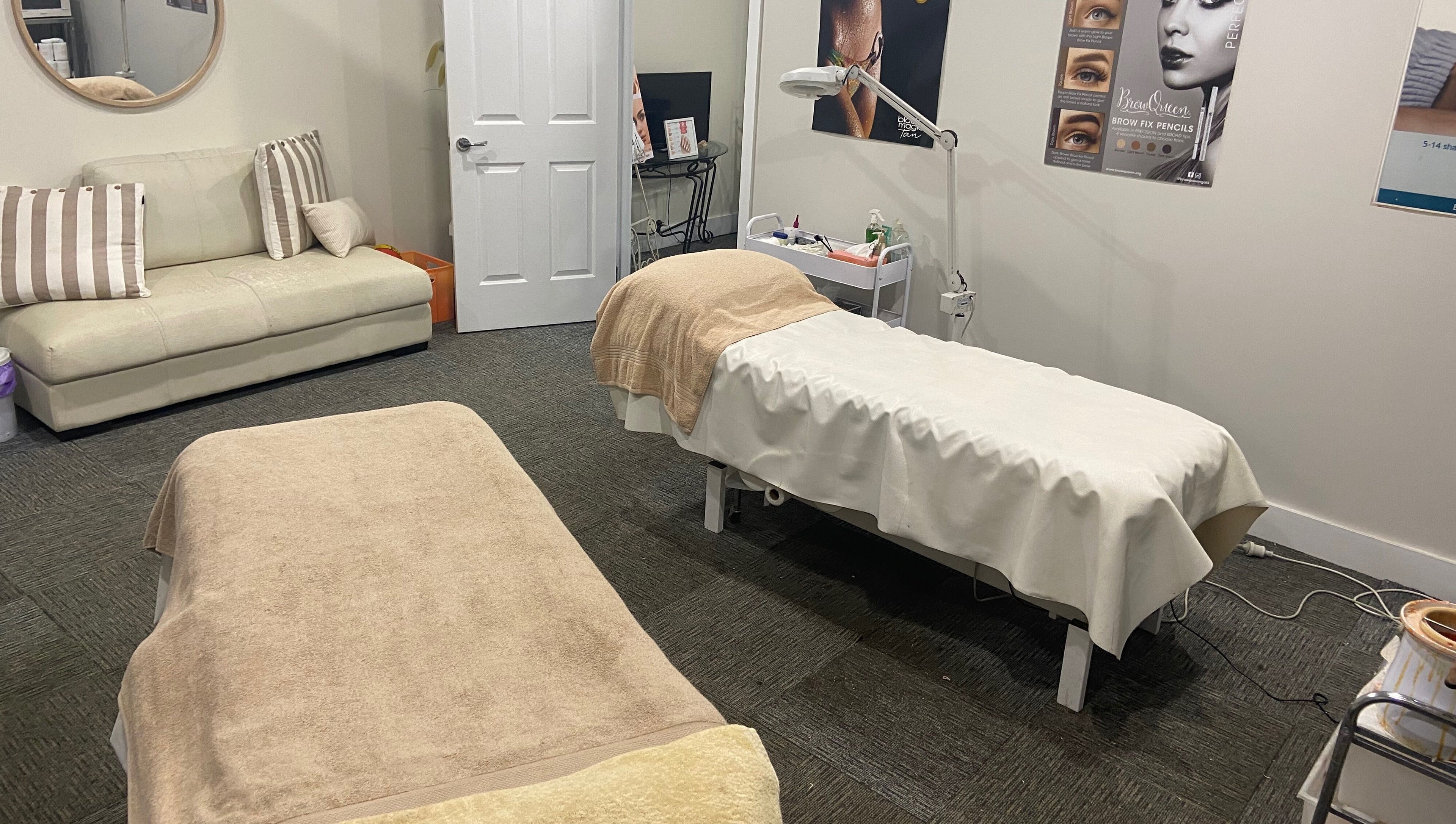 Cozy waxing treatment room at Sunset Waxing Beauty Studio, Melbourne, Victoria, AU, featuring relaxing ambiance.