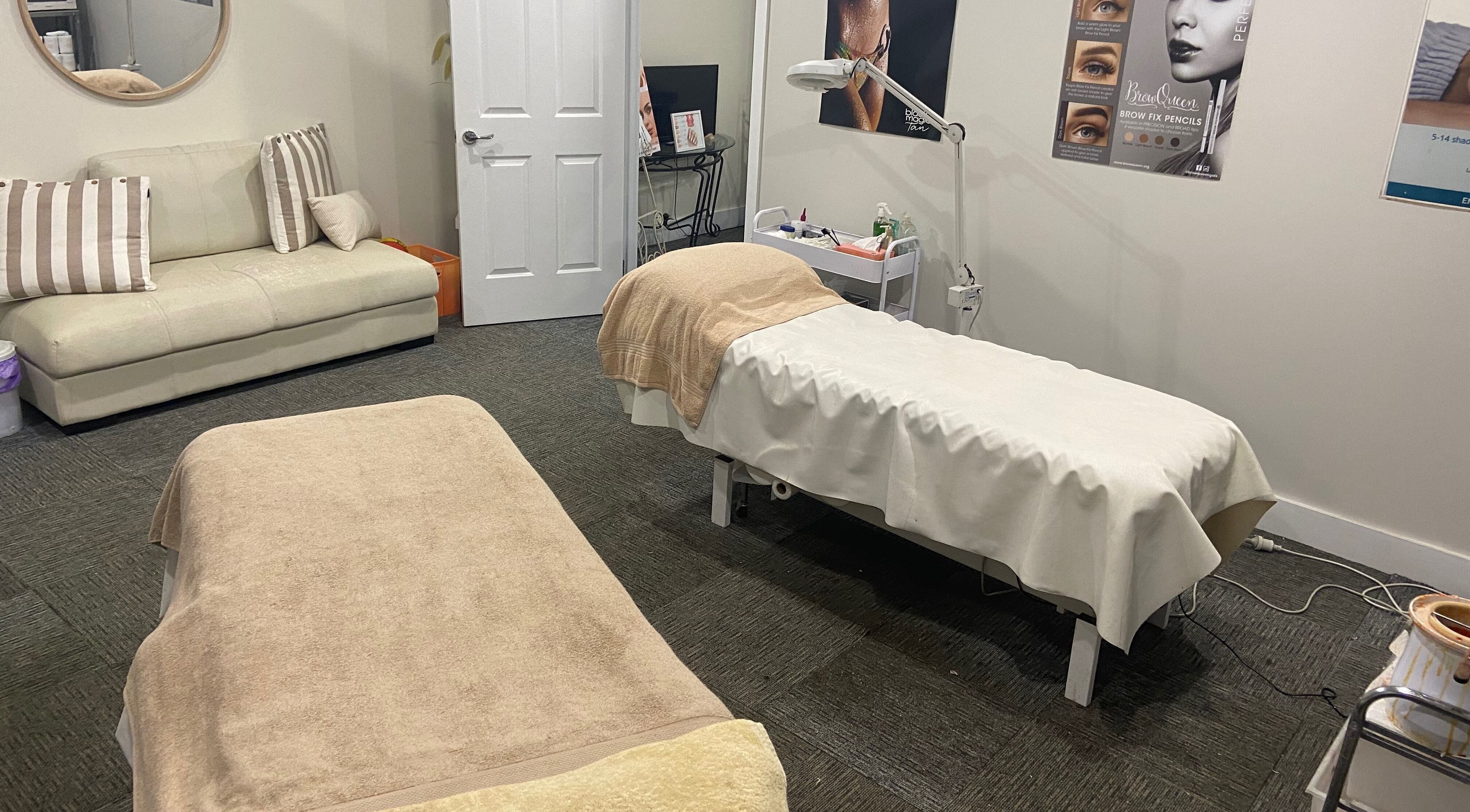 Cozy waxing treatment room at Sunset Waxing Beauty Studio, Melbourne, Victoria, AU, featuring relaxing ambiance.