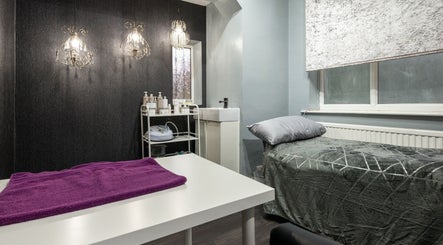 Vanessa's Lashes & Waxing studio image 3