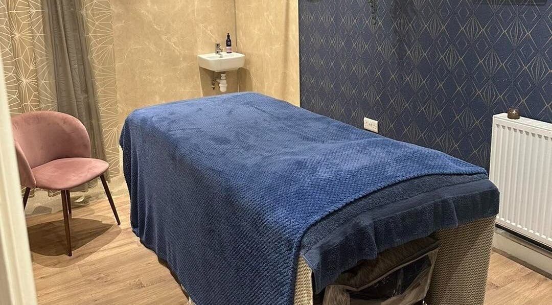 Relaxing treatment room at Holme Beauty & Ear Care, Holme-on-Spalding-Moor, England, GB with cozy decor.