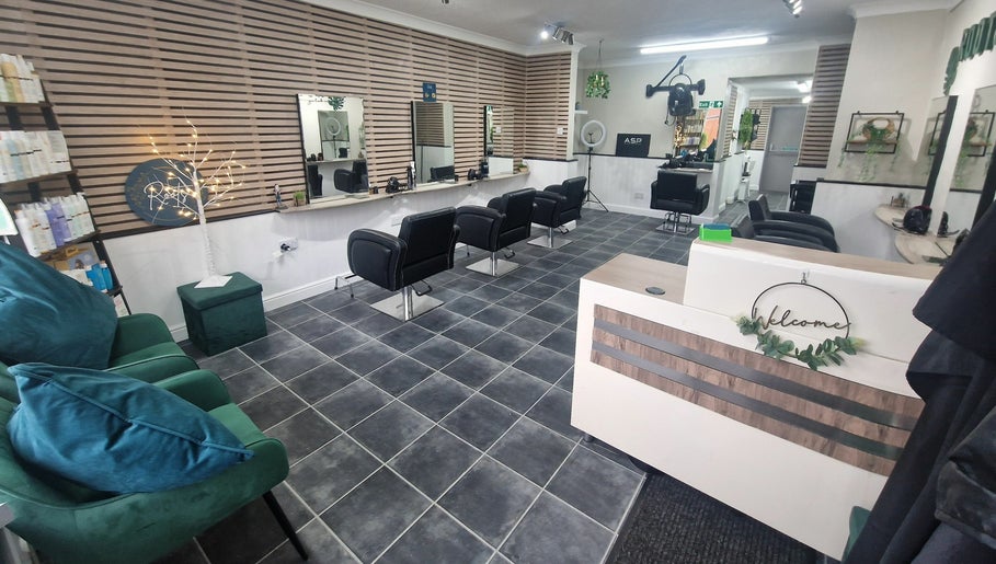 Roots Hair Salon Corby – kuva 1