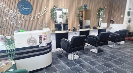 Roots Hair Salon Corby – kuva 3