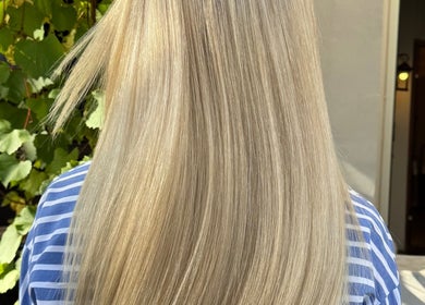Glossy blonde hair at Salome the Salon Stellenbosch, showcasing vibrant color in Stellenbosch, Western Cape, ZA.