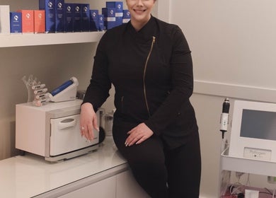 Professional at Allyson O’Brien | Nutrition & Advanced Aesthetics, Surrey, BC, CA showcasing aesthetic equipment.
