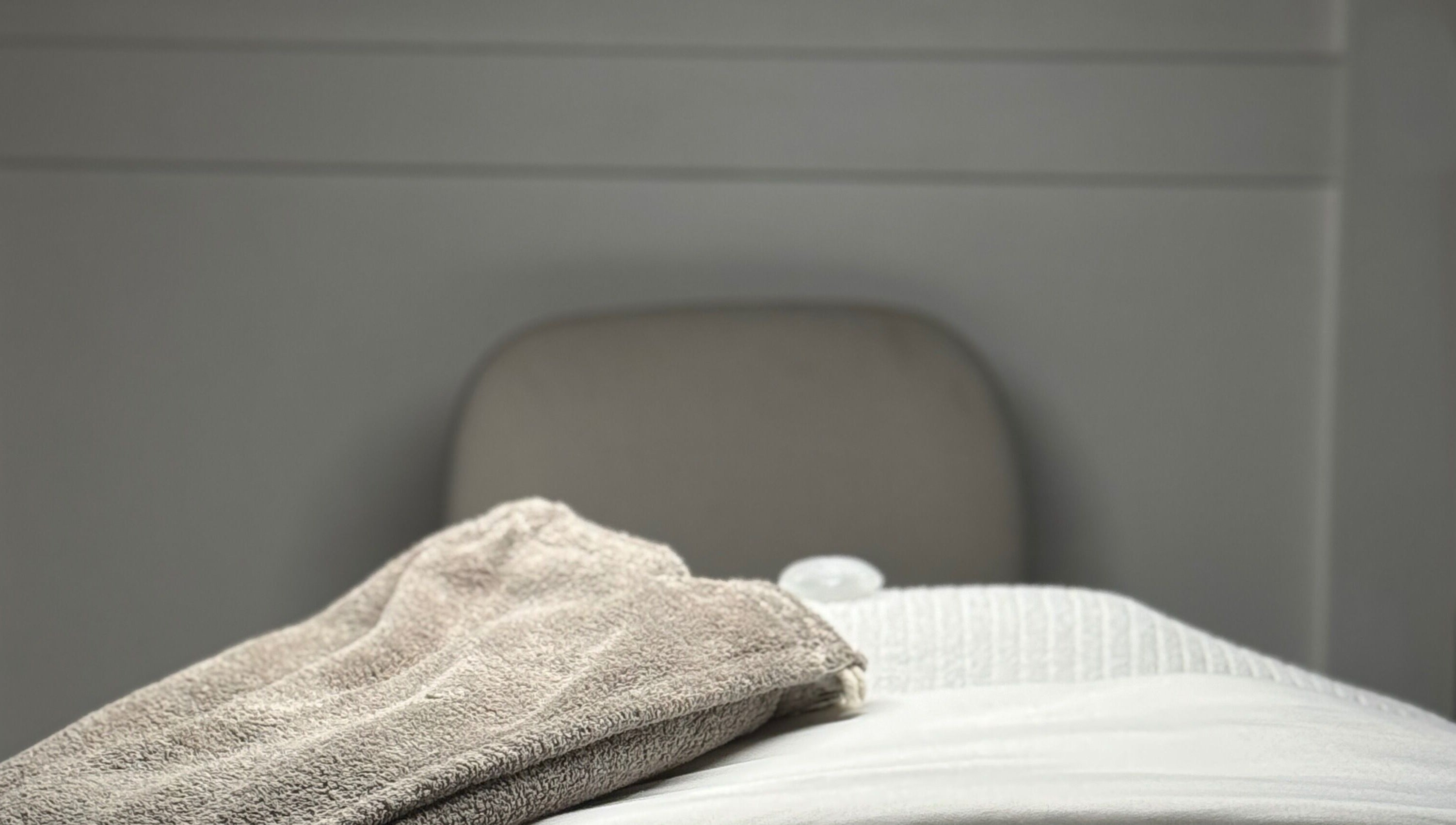 A plush towel on a spa chair at Allyson O’Brien | Nutrition & Advanced Aesthetics, Surrey, British Columbia, CA.