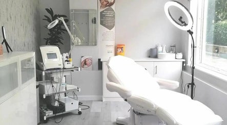 In-DERM Skin Clinic Chiswick image 3