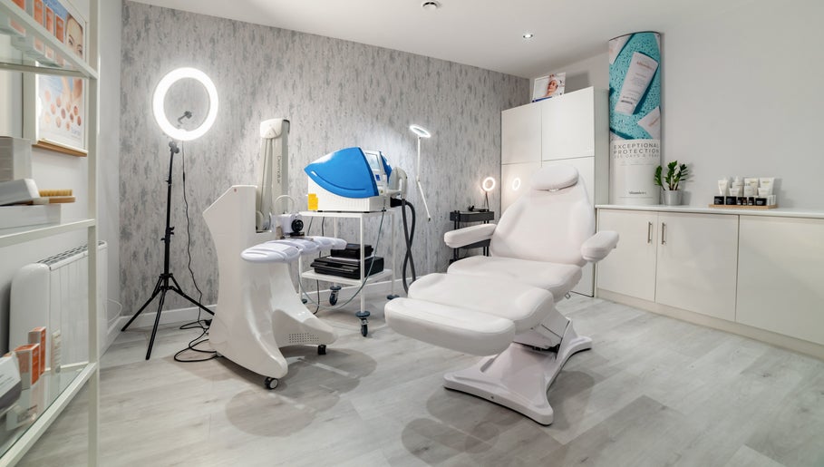 In-DERM Skin Clinic Chiswick slika 1