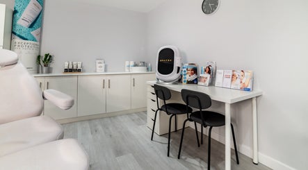 In-DERM Skin Clinic Chiswick slika 2