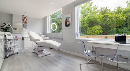 In-DERM Skin Clinic Chiswick slika 3