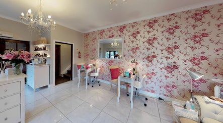 No 8 Beauty image 2