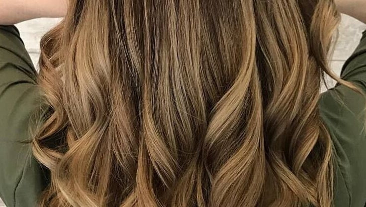 Lustrous golden curls styled at Eden Hair & Nails in Palma, Illes Balears, ES for ultimate hair elegance.