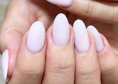 Soft pink nails by Eden Hair & Nails in Palma, Illes Balears, ES, showcasing perfect manicure.
