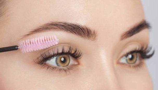 The Local Lashes and Brows图像1