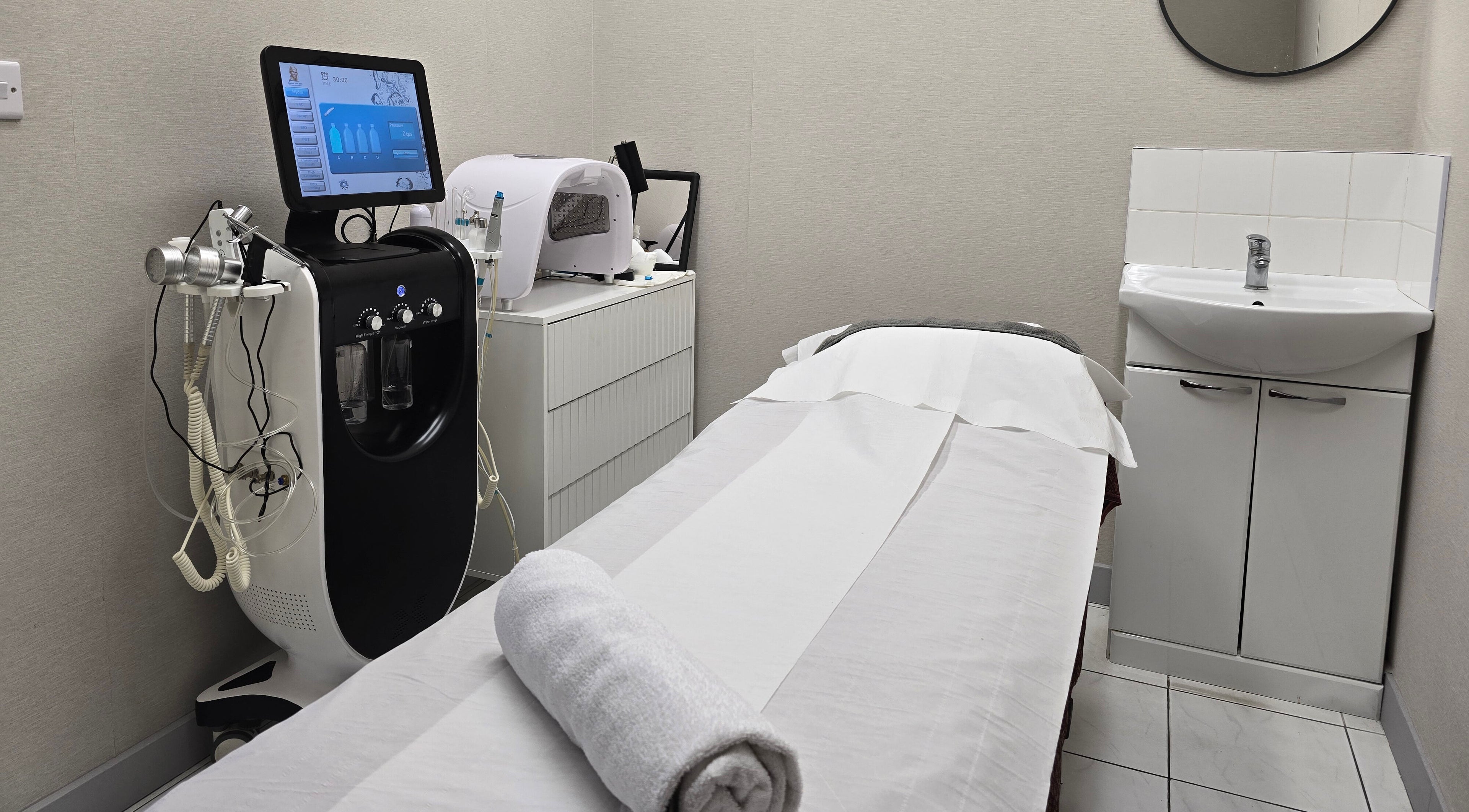 Relaxing spa treatment room at Orchid Beauty & Massage - Kensington, London, England, GB.