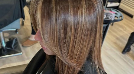 Riley's Hairdressing image 3