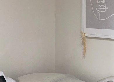 Calming and minimalistic treatment room at Luxe Contouring By Sofia, Melbourne, Victoria, AU.