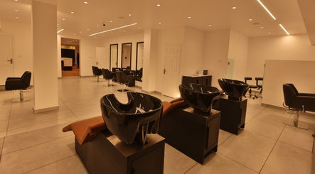 Image de SINIMA Salon - MG Road 2