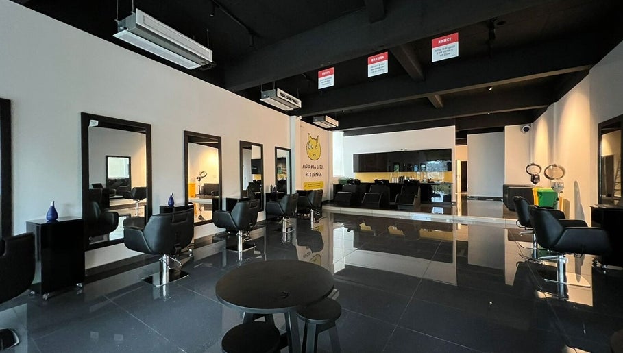 SINIMA Salon - Kakkanad – kuva 1