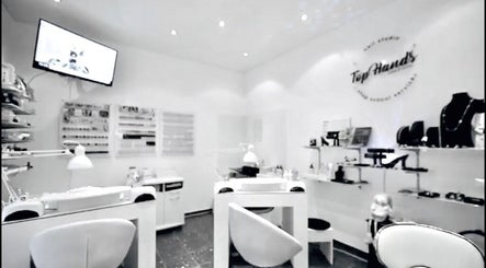 Helle, luxuriöse Innenansicht von Top Hands Nagelstudio & Make Up Seit 2003 In Zürich, Zürich, CH.