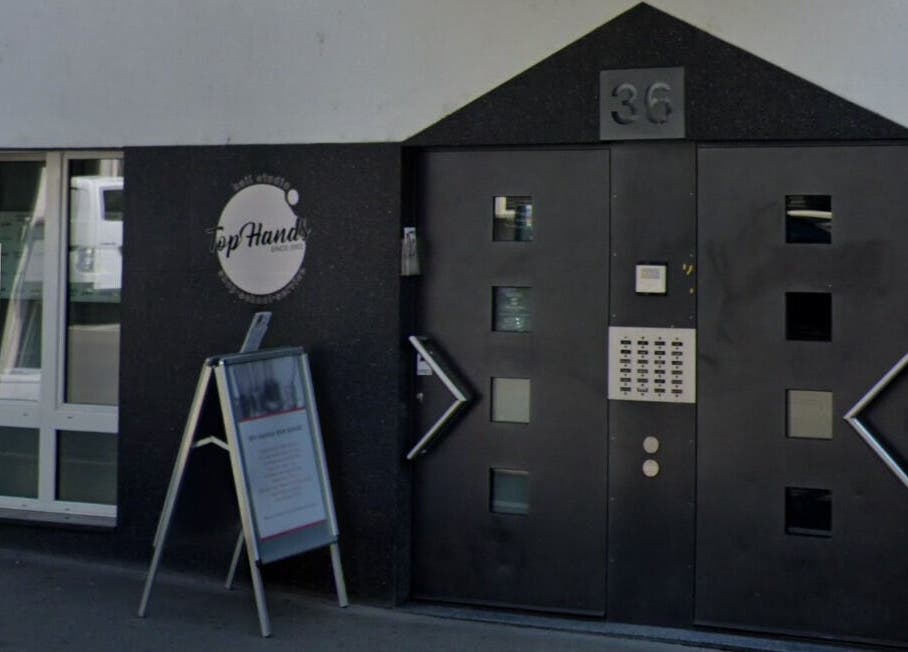 Eingang von Top Hands Nagelstudio & Make Up Seit 2003 In Zürich, Zürich, Zürich, CH.