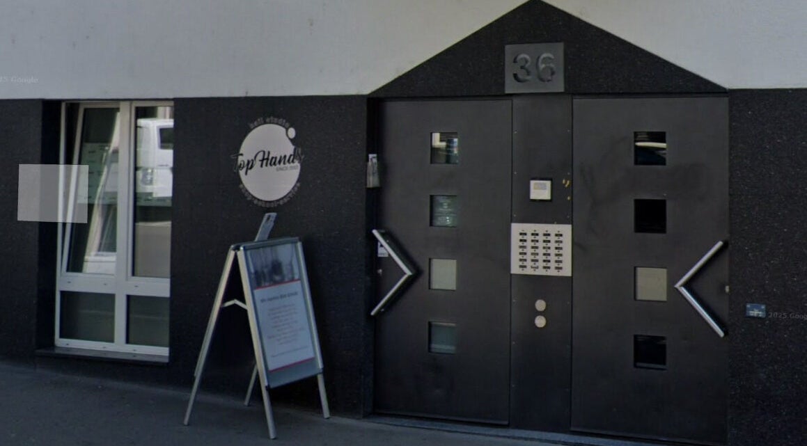 Eingang von Top Hands Nagelstudio & Make Up Seit 2003 In Zürich, Zürich, Zürich, CH.