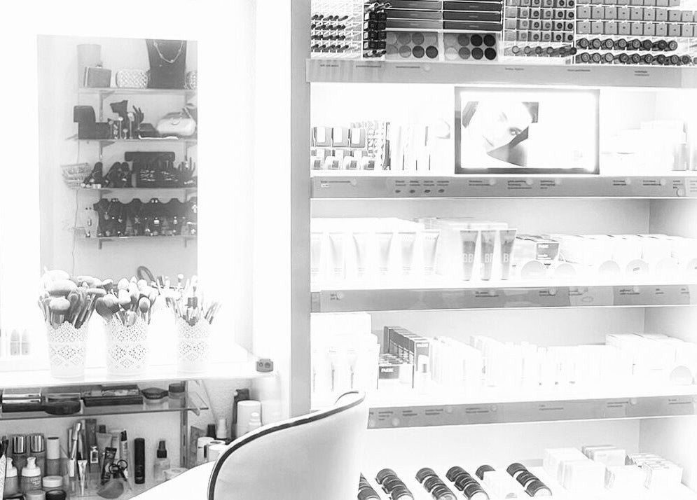 Make-up-Produkte im Top Hands Nagelstudio & Make Up Seit 2003 In Zürich, Zürich, Zürich, CH.