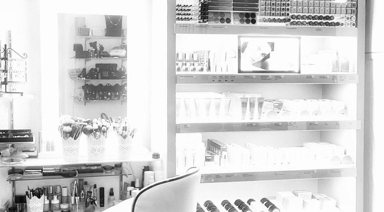 Make-up-Produkte im Top Hands Nagelstudio & Make Up Seit 2003 In Zürich, Zürich, Zürich, CH.