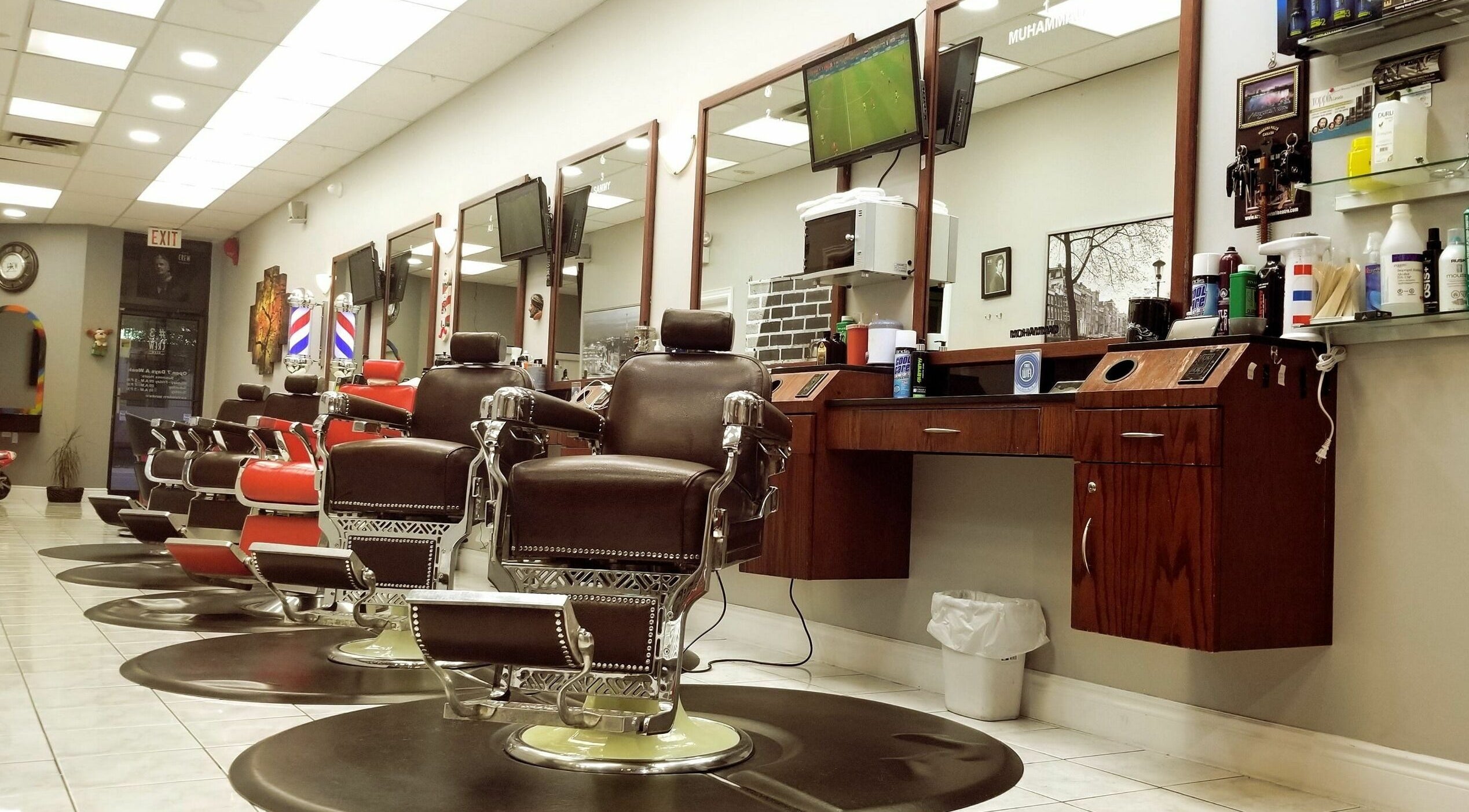 Adam's Barber Chair in Mississauga, Ontario, CA. Elegant barber chairs and mirrors in a welcoming setting.